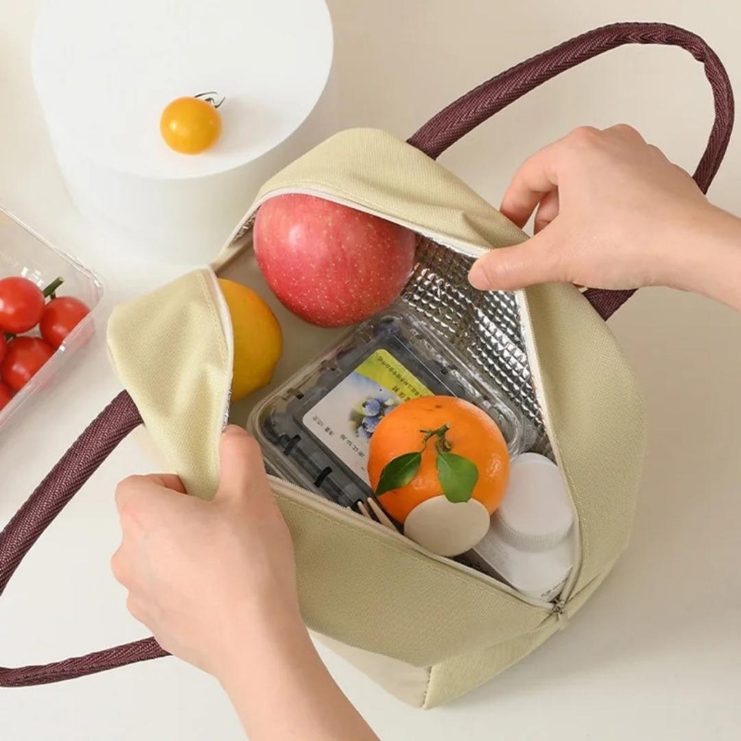 Sacola térmica grande para viagens e passeios, com capacidade extra para manter seus alimentos frescos, disponível na loja LiwTeck.